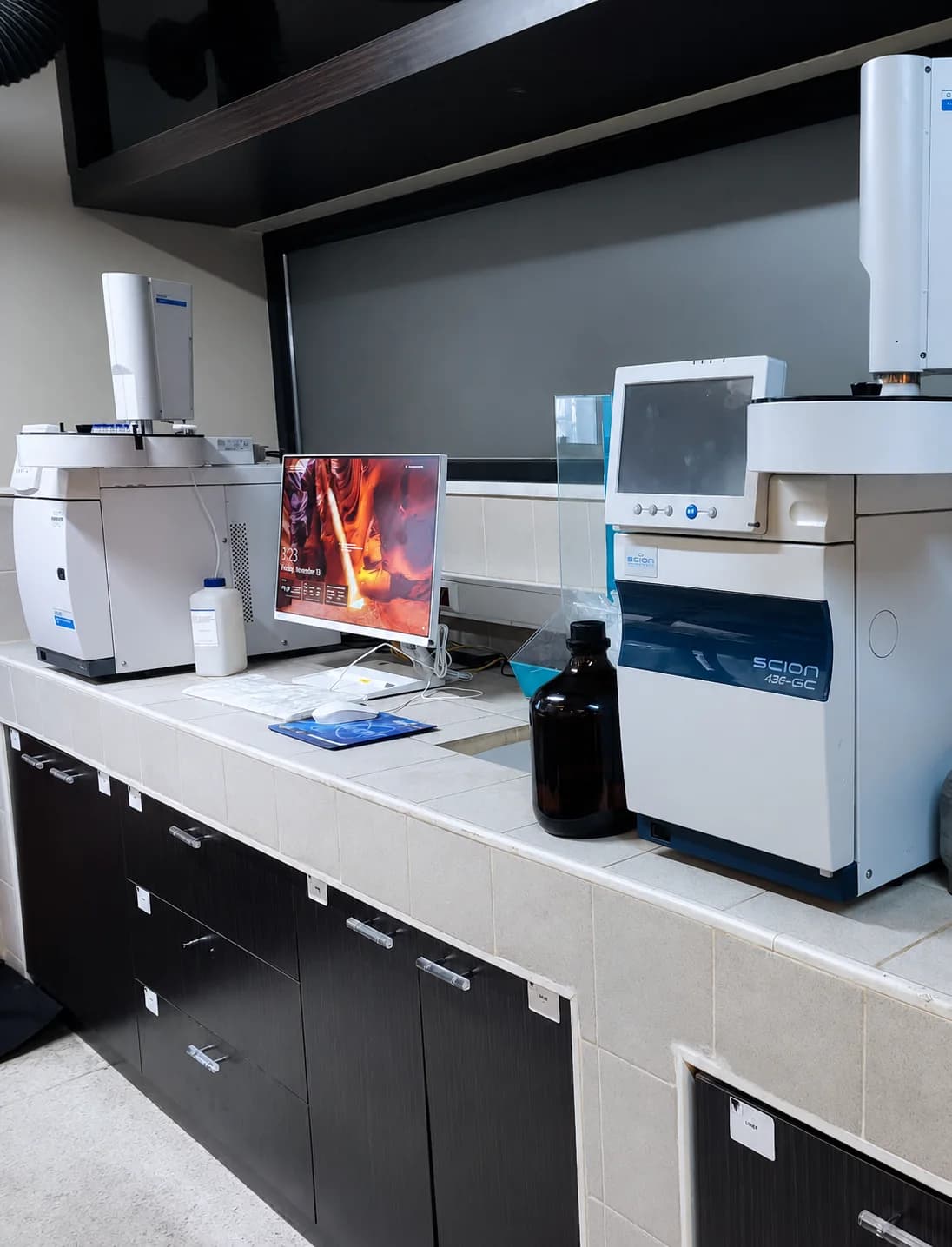 Plastay laboratuvarındaki analitik ölçüm cihazları