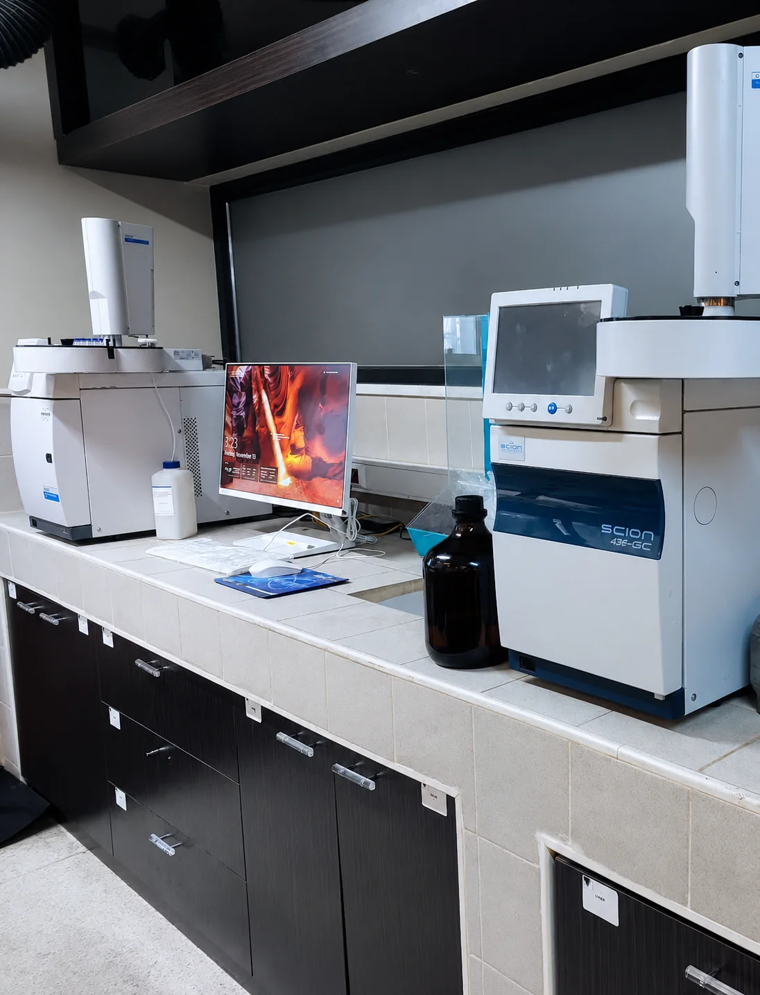 Plastay laboratuvarındaki analitik ölçüm cihazları